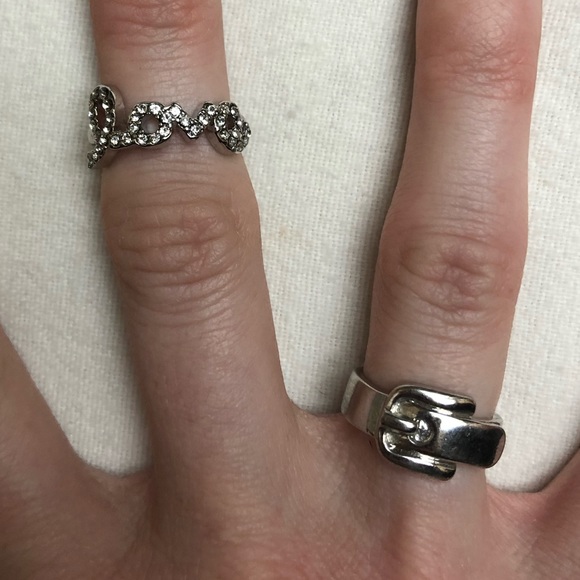 Five silver and sparkley rings - Picture 7 of 7